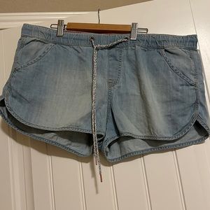 Roxy Jean short in XL